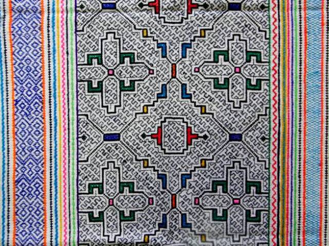 アマゾンの先住民族 シピボ族の刺繍布